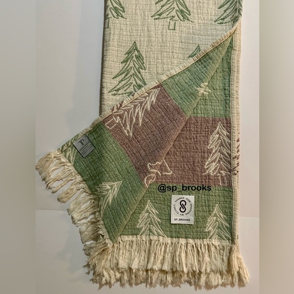 🎁Texteis Penedo Throw Blanket - Festive Cars and Trees - Made in Portugal - Picture 2 of 8